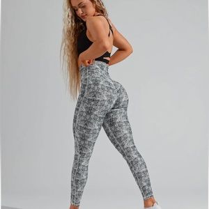 Buffbunny Legacy Leggings in Hustle Print